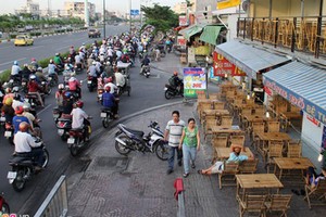 Liều thuốc nào cho "căn bệnh" lấn chiếm vỉa hè ở Sài Gòn?