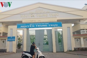 Hiệu trưởng trường điểm ký tiếp nhận 11 học sinh đúng ngày nghỉ hưu