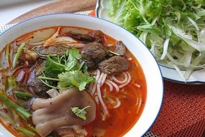 Loạt món Huế ngon đặc sắc thu hút du khách thập phương