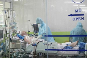 Phi công Anh ổn định sau 5 ngày cai ECMO, viêm phổi khả quan hơn