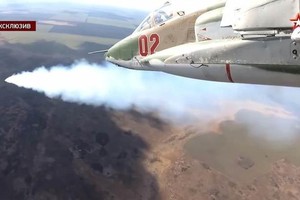 Video: Ngoạn mục cảnh phi công Nga thử mẫu 'tăng bay' Su-25 tối tân nhất