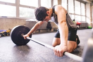 Rách cơ bụng vì tập gym, những nguy cơ nào cần chú ý khi tập?