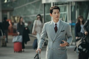 Ngắm gu thời trang cực sành điệu của Song Joong Ki trong phim mới Vincenzo