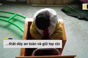 Video: “Ông bố quốc dân” tự tay làm tàu lượn siêu tốc cho con