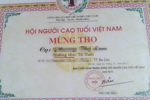 Hy hữu giấy mừng thọ ghi thành “hưởng thọ“