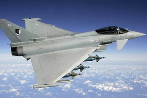 Ghê sợ sức mạnh tiêm kích “cuồng phong” Eurofighter Typhoon