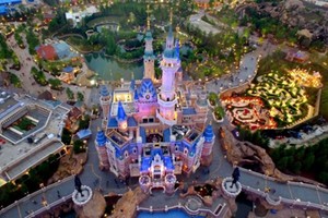 Lâu đài Disneyland Thượng Hải đẹp lung linh ảo diệu từ trên không