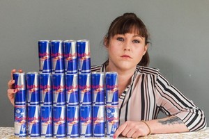 Điều gì đã xảy ra khi phụ nữ này uống 20 lon Red Bull mỗi ngày