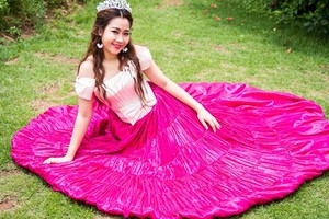 Hotgirl Sài thành bán hàng xe đẩy thu nhập 18 tỷ/năm