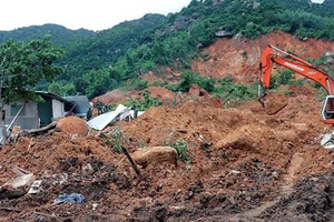 Vụ sạt lở ở Nha Trang: Chẳng còn gì nữa, mất hết rồi