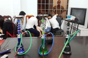 Tại sao chưa cấm học sinh hút Shisha như cấm hút thuốc lá?