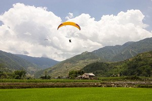 Sải cánh ước mơ cùng Festival dù lượn Yên Bái 2017