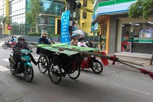 “Đại náo” Sài Gòn xe tự chế ngang nhiên qua lại 