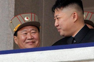 Kim Jong-un bị quân đội ép tử hình dượng Jang Sung-thaek?