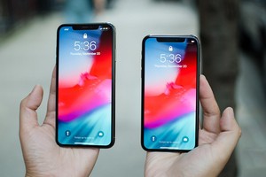 Giá chênh không lớn, nên mua iPhone X hay iPhone XS?