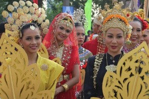 Đa sắc màu lễ hội đường phố tại Festival Huế 2014