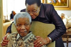 Tiết lộ sự thật những ngày cuối của Nelson Mandela 