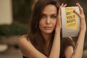 Sách mới của Angelina Jolie: Tiếng nói mạnh mẽ về quyền trẻ em