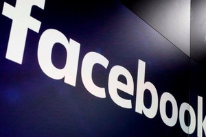 Facebook chưa hết vận xui, bị Anh phạt sát ván