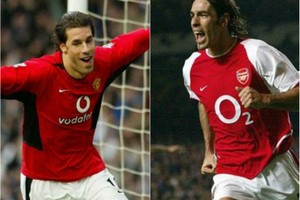 Siêu cầu thủ Van Nistelrooy, Robert Pires sắp sang Việt Nam