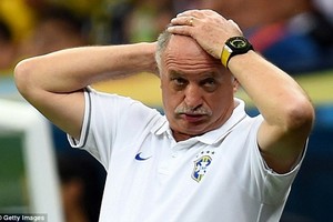 Scolari chia tay ĐT Brazil: Cái chết của sự bảo thủ