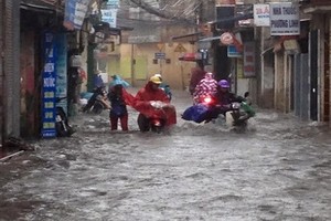 Hà Nội có thể mưa dông lớn trong vài giờ tới