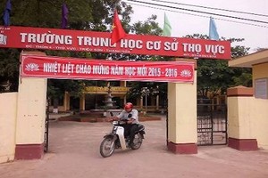 Trường có gần 30 khoản thu, phụ huynh kêu cứu