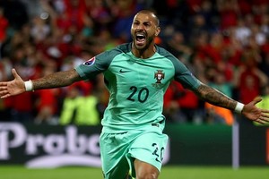 Euro 2016 Bồ Đào Nha 1 - 0 Croatia: Quaresma sắm vai "người khổng lồ"