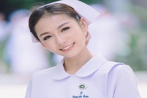 Nữ y tá được mệnh danh “xinh đẹp nhất hành tinh“