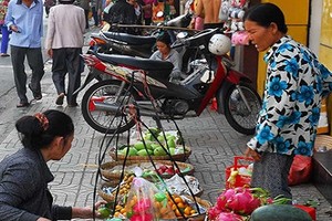 TP.HCM không có chủ trương đuổi người bán hàng rong