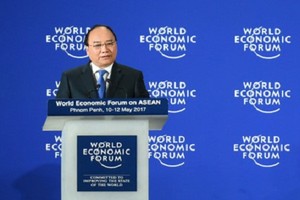 Việt Nam nhận chuông chủ nhà WEF ASEAN 2018