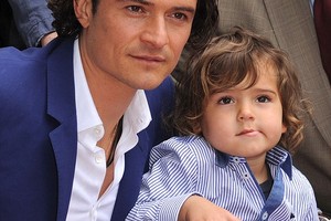 Con trai siêu "cute" của Orlando Bloom trên Đại lộ danh vọng