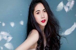 Thủy Tiên gây sốt tung album tự sáng tác