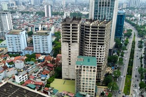 Vừa bị khởi tố, Thành An Tower "trơ xương" trên đường Lê Văn Lương 