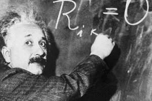 Điểm số thời còn đi học của Albert Einstein là bao nhiêu?