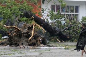 Siêu bão Haiyan "nuốt" ít nhất 100 người Philippines