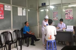 Choáng ngợp với quy trình khám sức khỏe siêu tốc giữa trung tâm TP.HCM