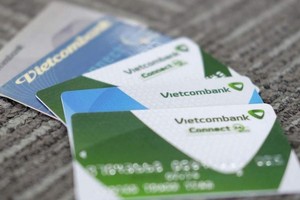 Chủ thẻ Visa Credit Vietcombank không mua hàng vẫn bị trừ tiền?