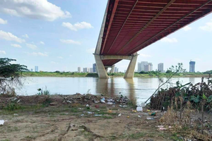 Vụ chồng bỏ xe trên cầu Thăng Long: Điều tra nguyên nhân tử vong