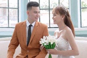 Cô gái TP.HCM cưới chàng shipper nhờ nghiện mua sắm