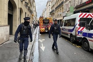 Hé lộ thông tin về kẻ gây ra vụ xả súng ở trung tâm Paris 