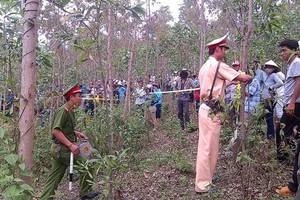 Thiếu nữ lớp 7 chết lõa thể trong rừng, nghi bị sát hại