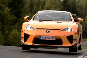 Tận mục tốc độ kinh hoàng của siêu xe Lexus LFA 