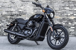 Bám đấu giá Harley-Davidson trong phim bom tấn “Captain American“