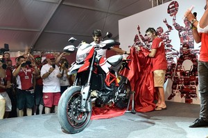 Quái thú Ducati Hypermotard SP giá 400 triệu sắp đến VN