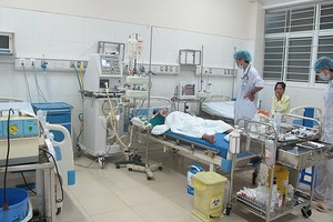 5 học sinh rủ nhau tắm sông, 1 chết đuối, 1 nguy kịch