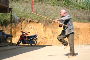 Gặp cao thủ khèn quyền trên “cao nguyên trắng”