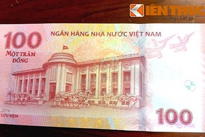 Từ chiều nay, mỗi người được mua tối đa 5 tờ 100 đồng lưu niệm