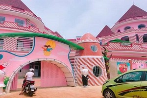 Trường mầm non nhuộm hồng Hello kitty toàn tập gây xôn xao