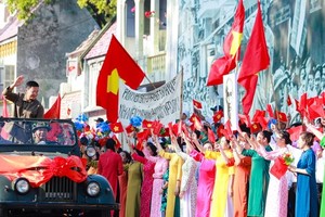 Xúc động hình ảnh tái hiện đoàn quân tiến về Hà Nội năm 1954 